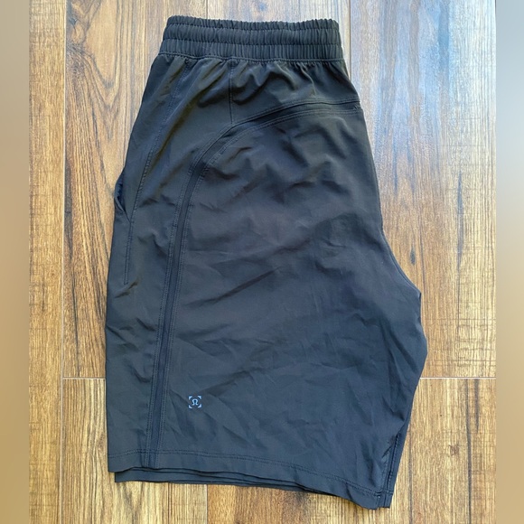 Mens Lululemon Pacemaker Shorts - Picture 3 of 3